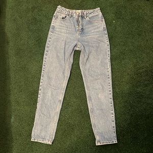 BDG mom jeans size W26 L 32! Good condition! no rips or tear